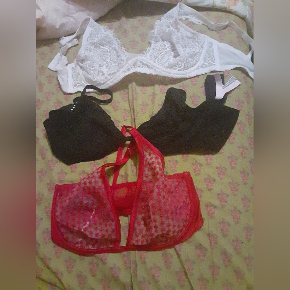 Victoria Secret Lot Of 3 Bras 36DD New Without Tags